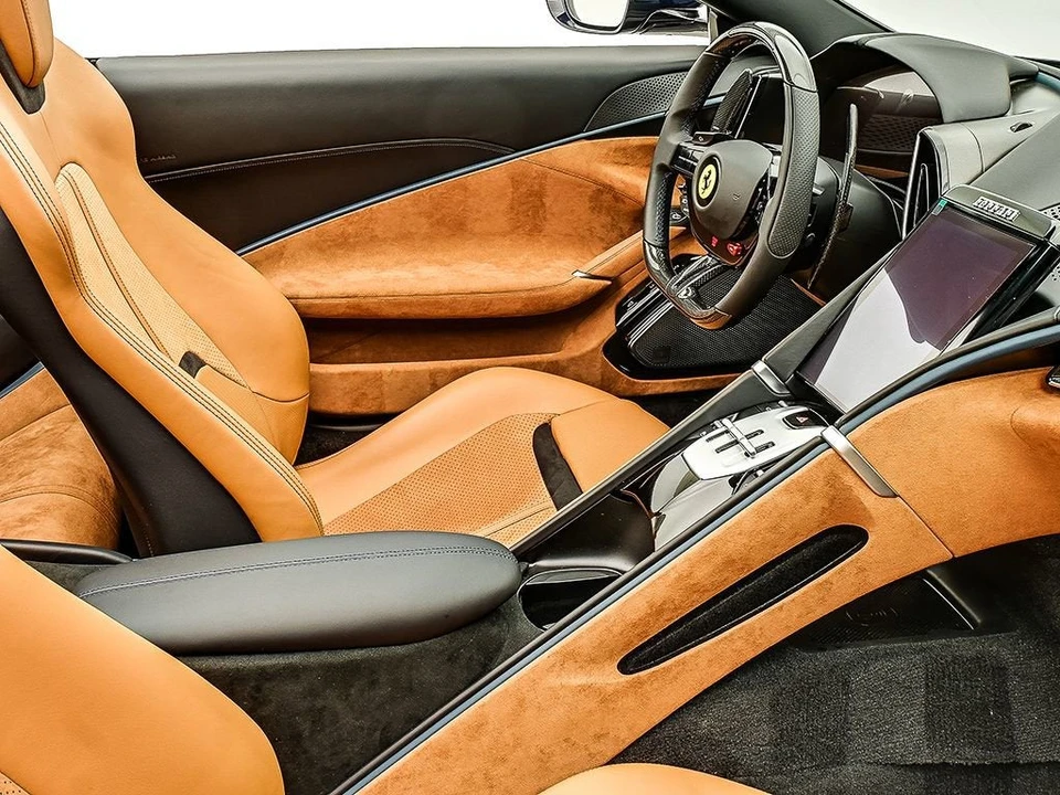 2026 Ferrari Roma Spider - Image 23 of 31