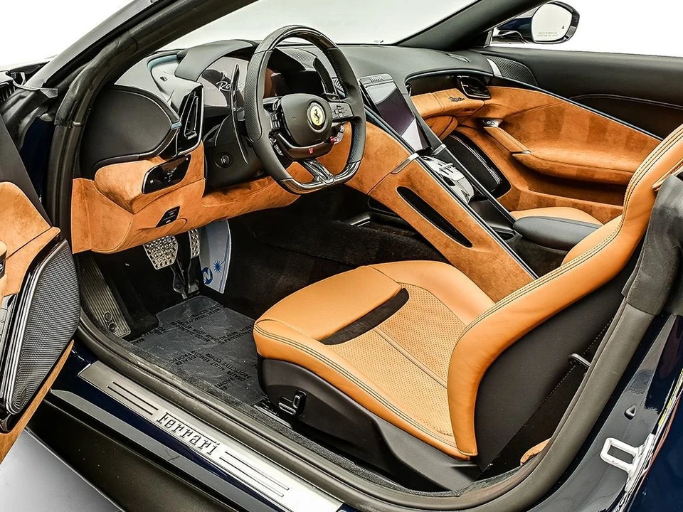 2026 Ferrari Roma Spider - Image 10 of 31