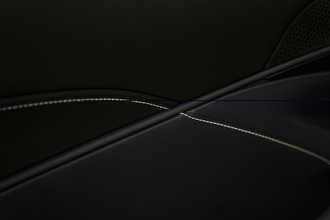 2026 Ferrari Roma Spider - Image 23 of 31