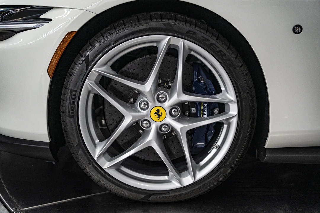 2026 Ferrari Roma Spider - Image 20 of 31