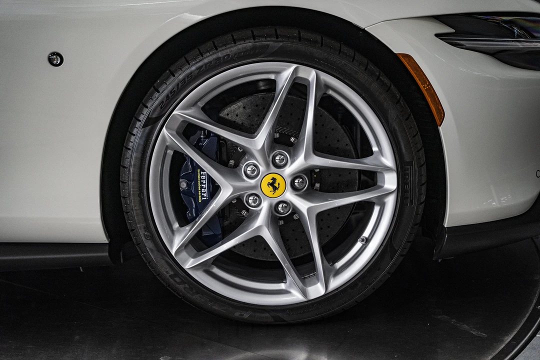2026 Ferrari Roma Spider - Image 19 of 31