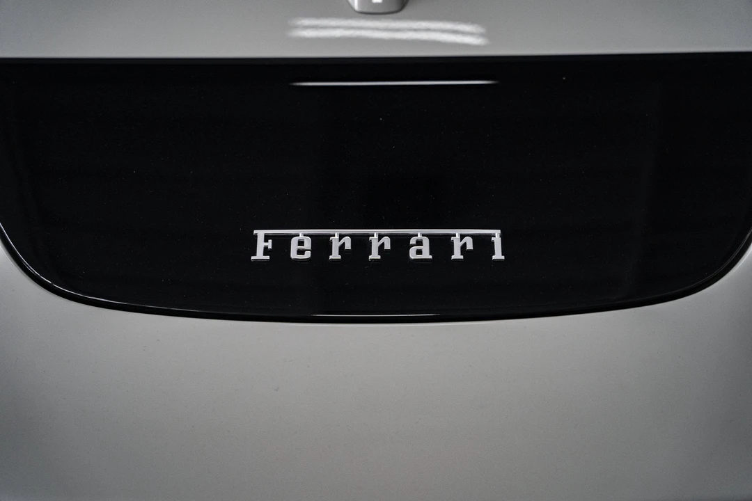2026 Ferrari Roma Spider - Image 17 of 31