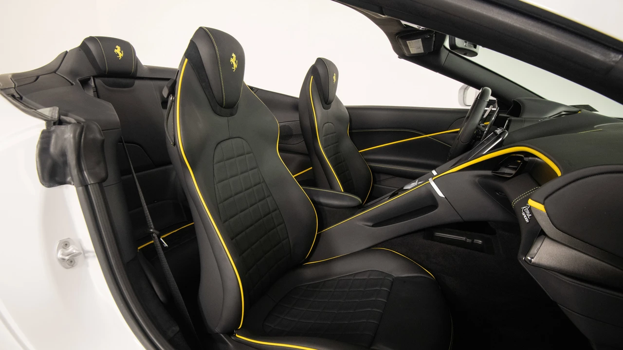 2026 Ferrari Roma Spider - Image 28 of 31