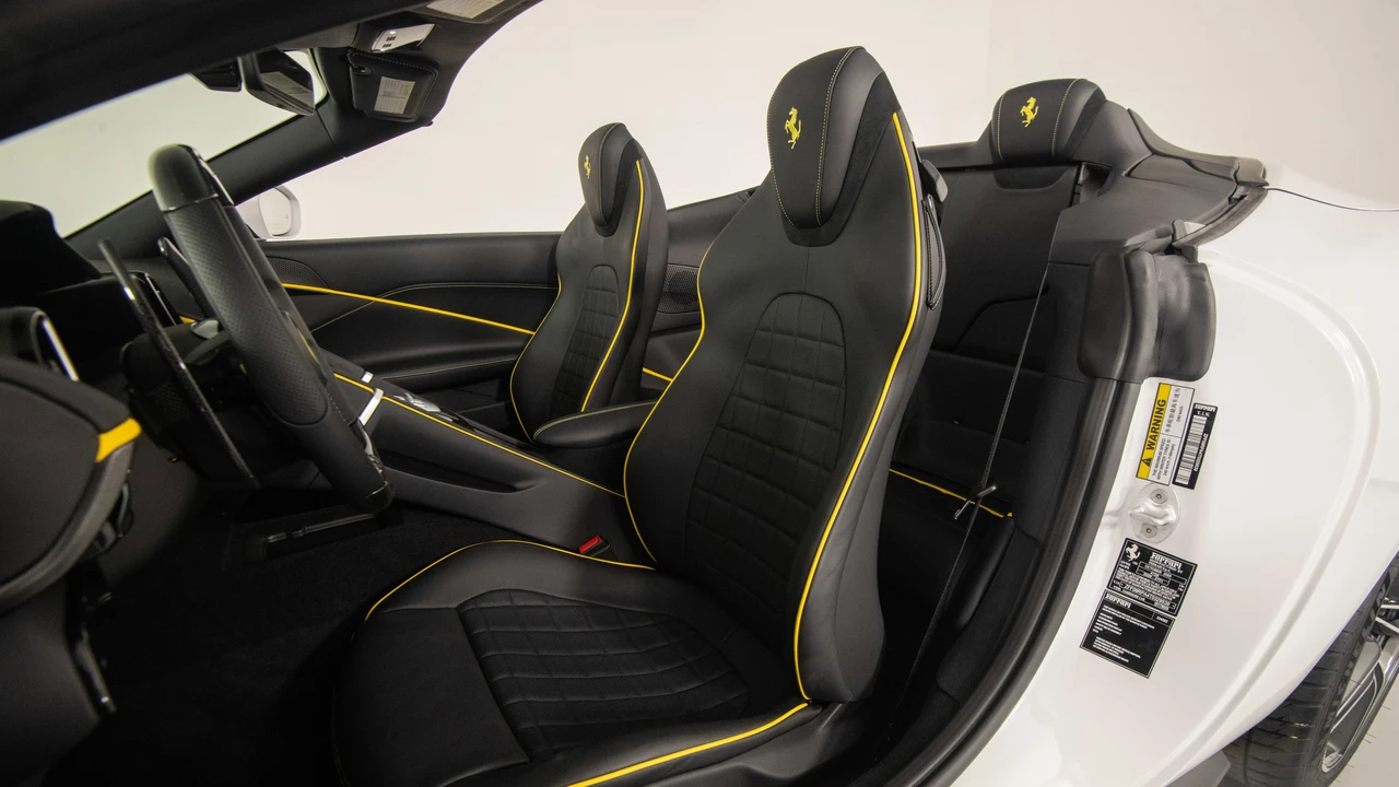 2026 Ferrari Roma Spider - Image 20 of 31