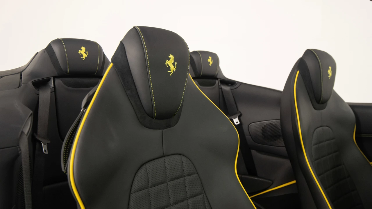 2026 Ferrari Roma Spider - Image 29 of 31