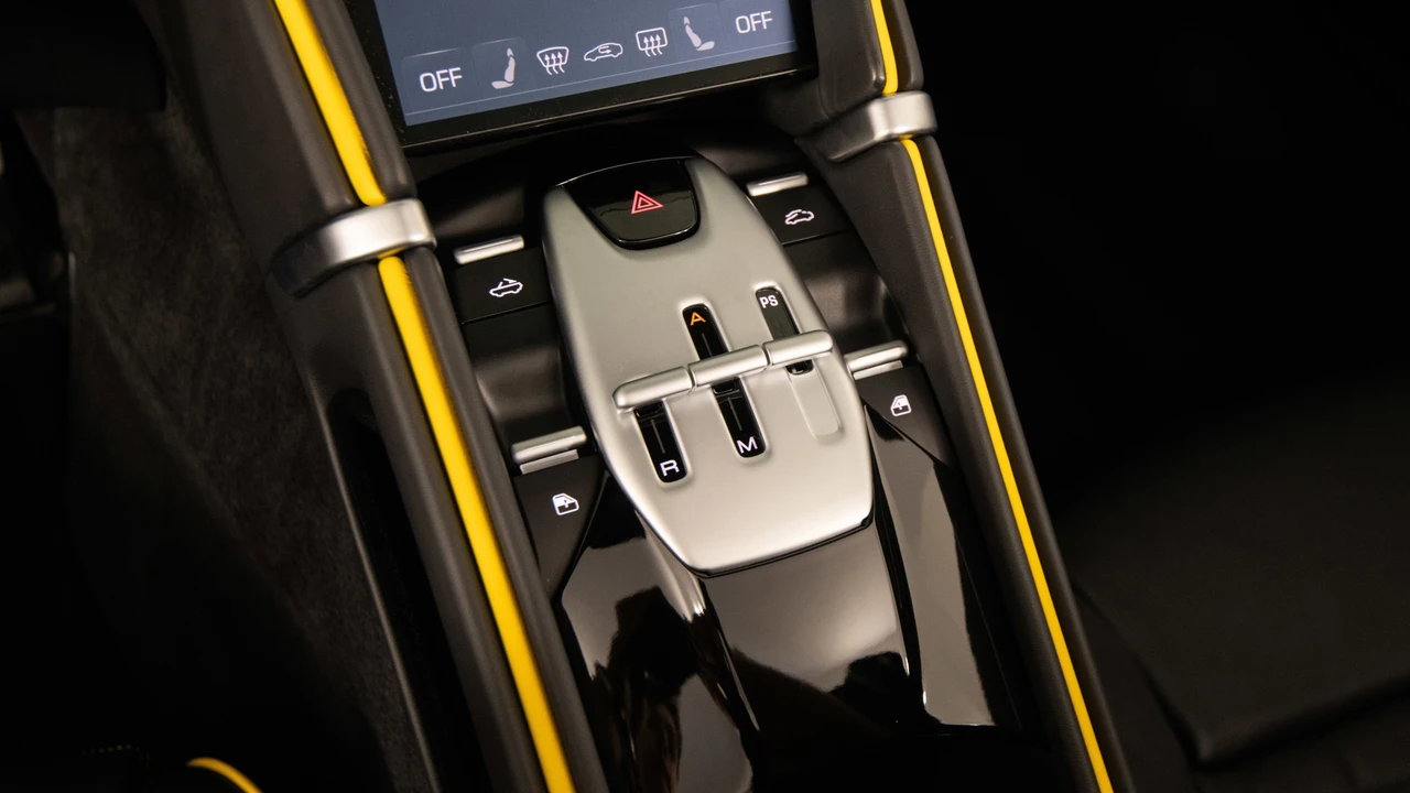 2026 Ferrari Roma Spider - Image 24 of 31