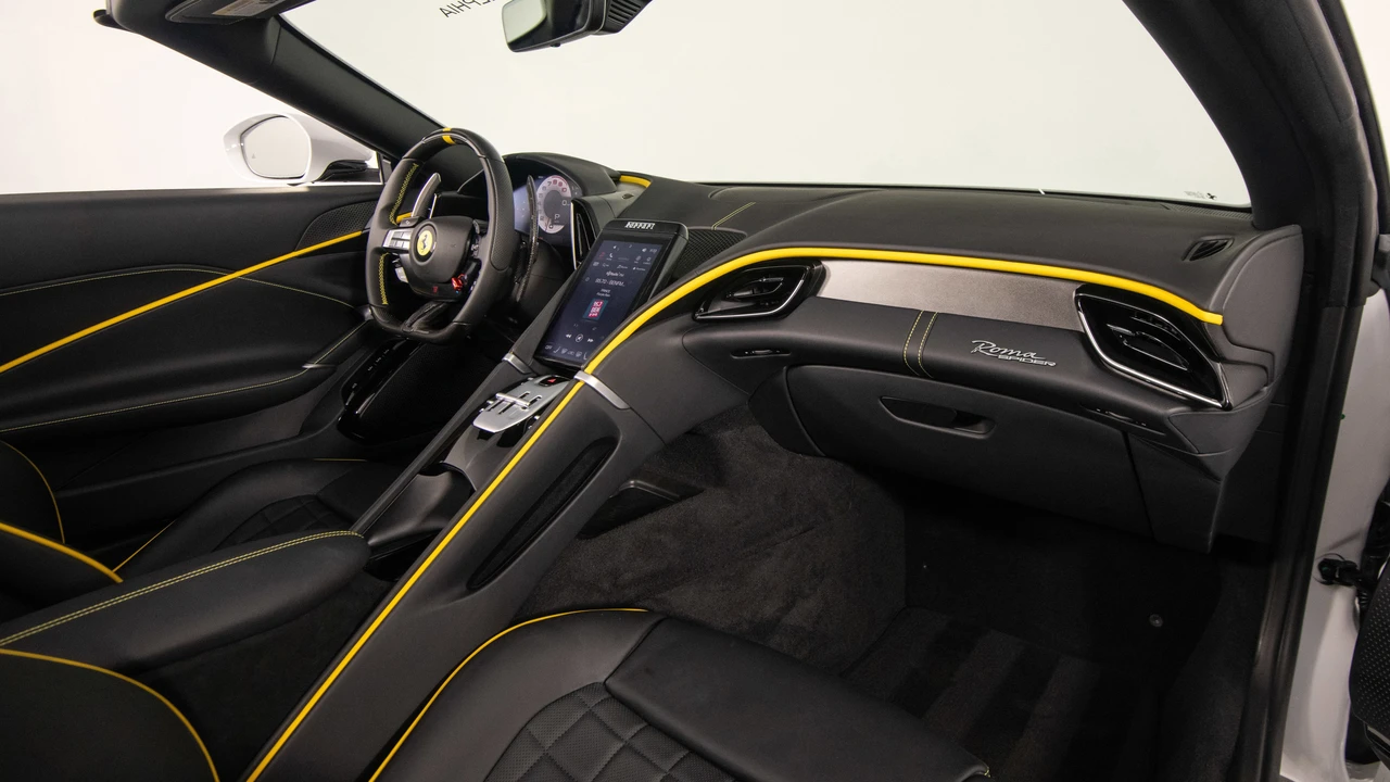 2026 Ferrari Roma Spider - Image 30 of 31