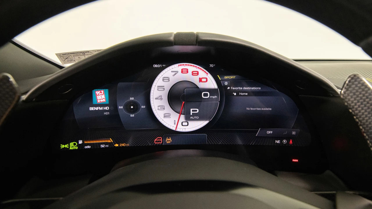 2026 Ferrari Roma Spider - Image 23 of 31