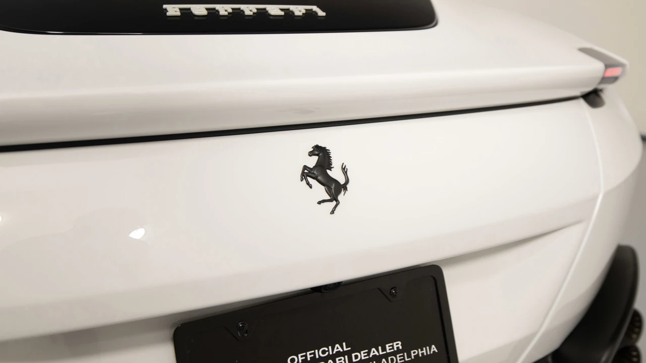 2026 Ferrari Roma Spider - Image 14 of 31