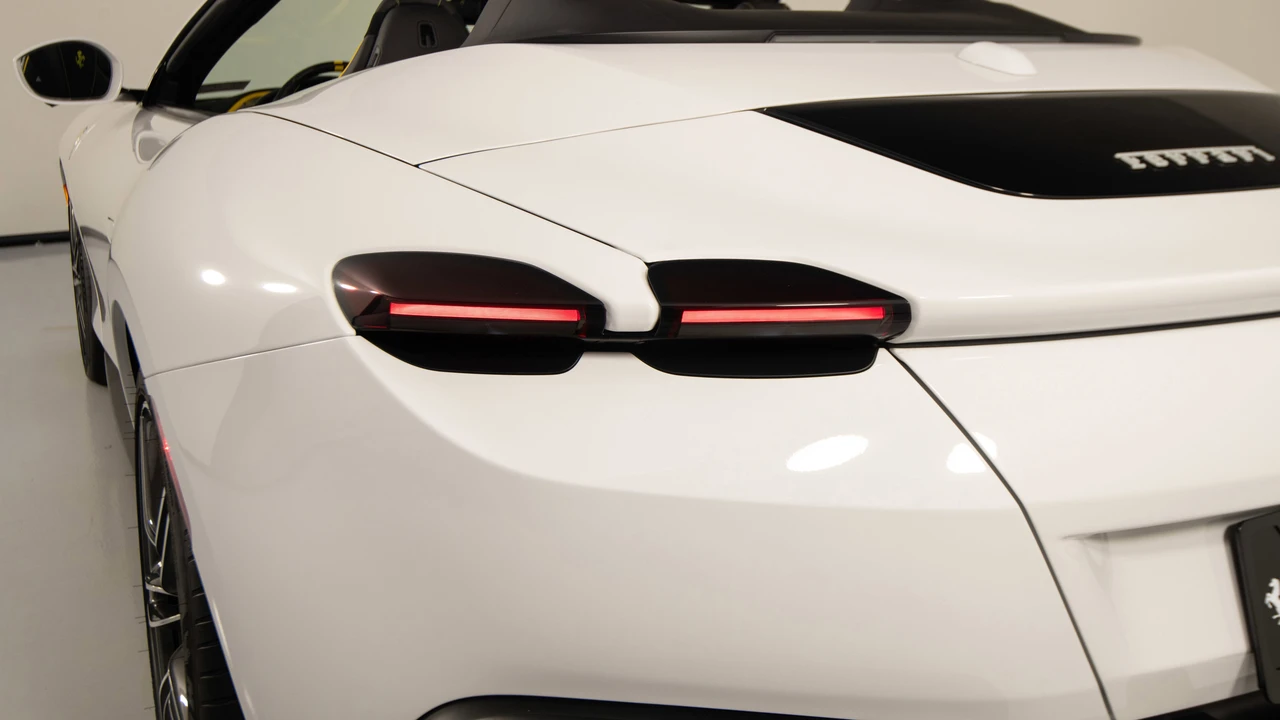 2026 Ferrari Roma Spider - Image 15 of 31