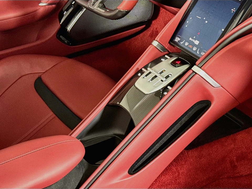 2026 Ferrari Roma Spider - Image 21 of 27