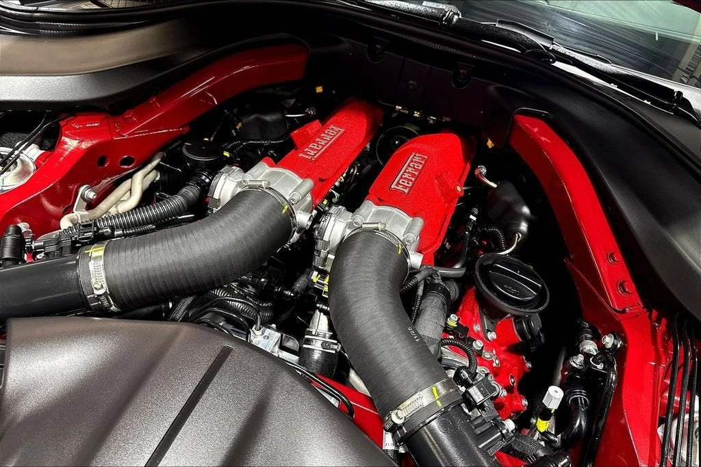 2026 Ferrari Roma Spider - Image 28 of 31