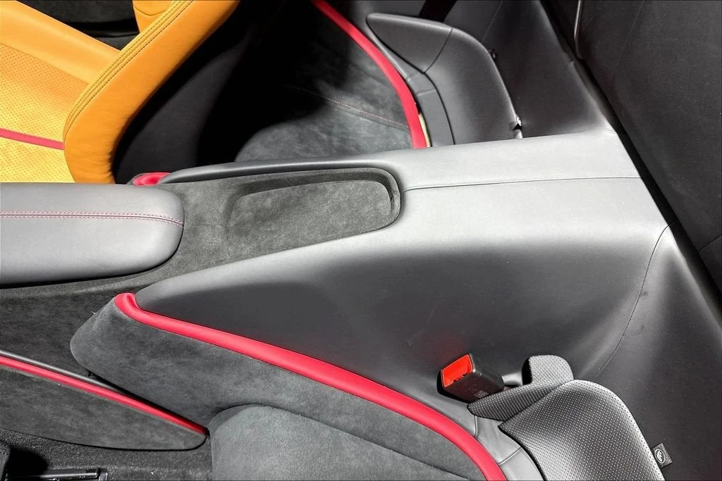2026 Ferrari Roma Spider - Image 11 of 31