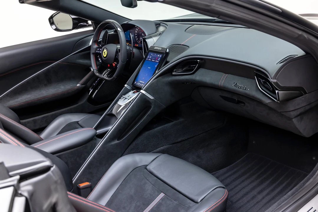 2026 Ferrari Roma Spider - Image 28 of 31