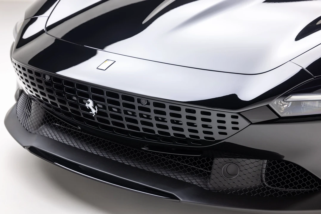 2026 Ferrari Roma Spider - Image 16 of 31