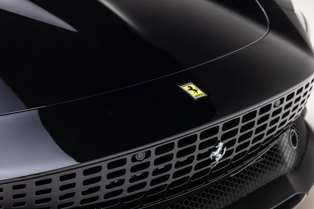 2026 Ferrari Roma Spider - Image 14 of 31