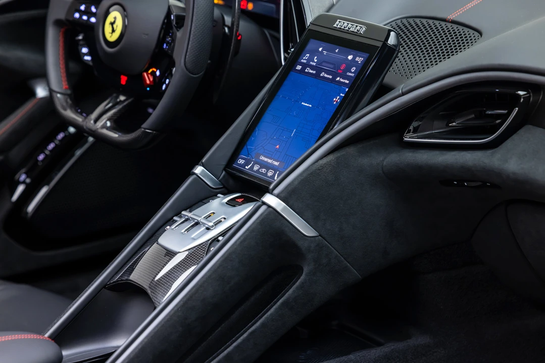 2026 Ferrari Roma Spider - Image 30 of 31