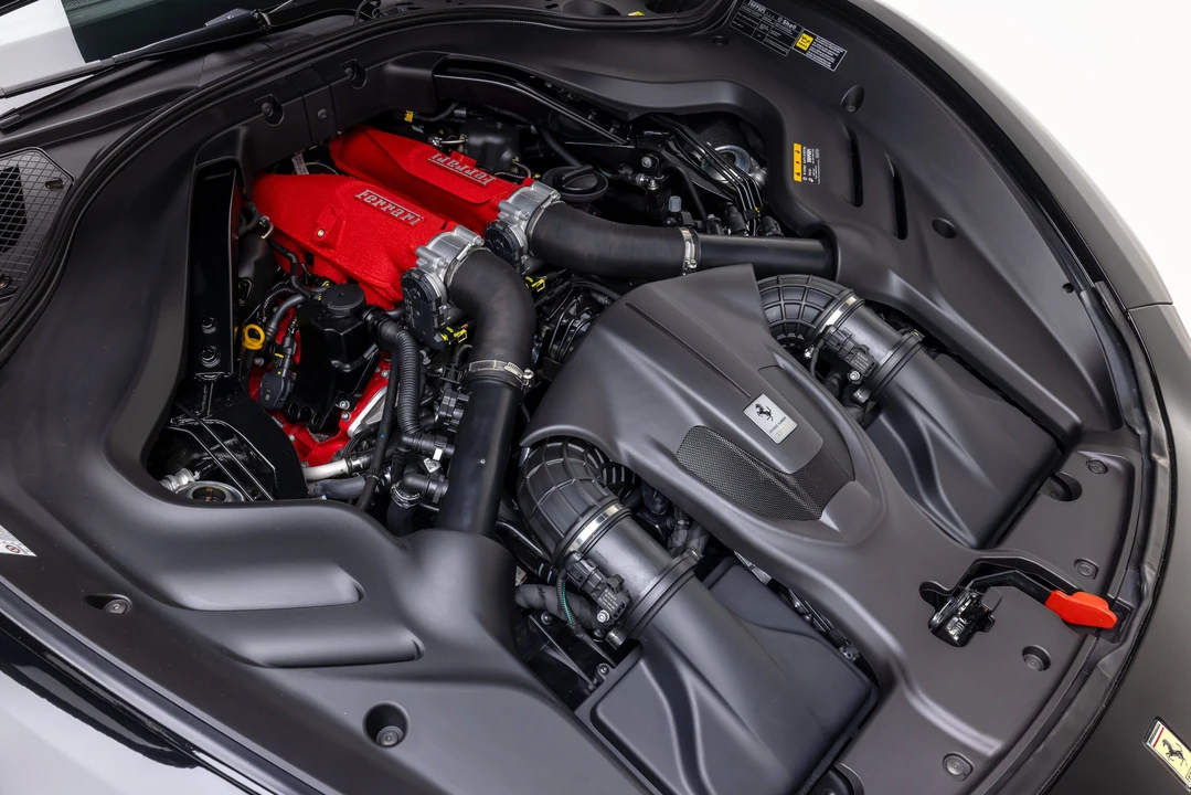 2026 Ferrari Roma Spider - Image 25 of 31