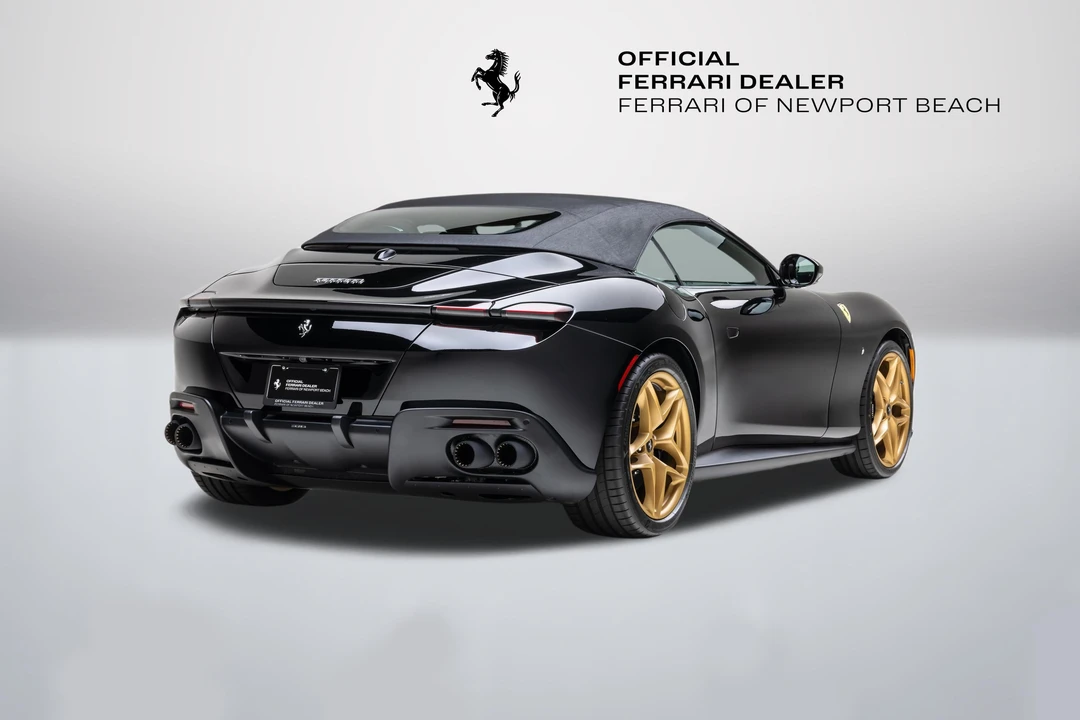 2026 Ferrari Roma Spider - Image 8 of 31