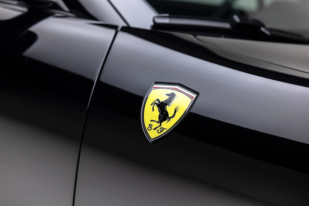 2026 Ferrari Roma Spider - Image 17 of 31