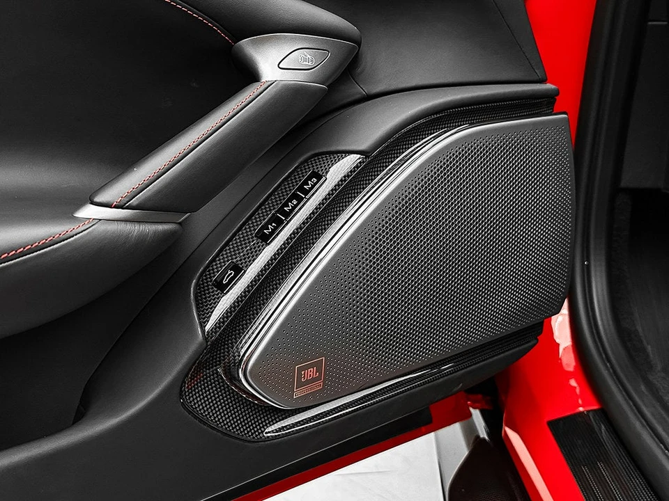 2026 Ferrari Roma Spider - Image 10 of 31