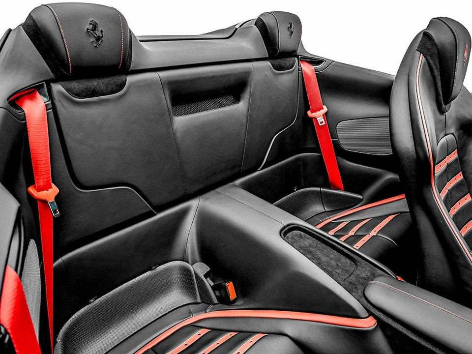 2026 Ferrari Roma Spider - Image 20 of 31