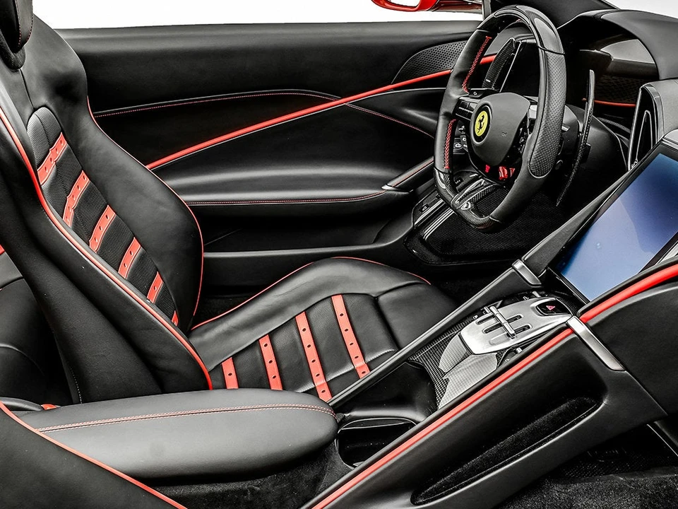 2026 Ferrari Roma Spider - Image 19 of 31