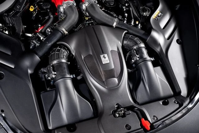 2026 Ferrari Roma Spider - Image 16 of 31
