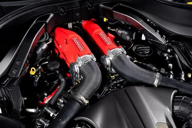 2026 Ferrari Roma Spider - Image 15 of 31