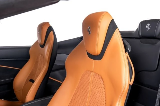 2026 Ferrari Roma Spider - Image 21 of 31