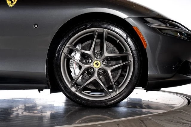 2026 Ferrari Roma Spider - Image 20 of 31