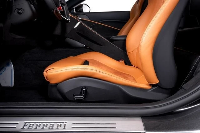 2026 Ferrari Roma Spider - Image 25 of 31