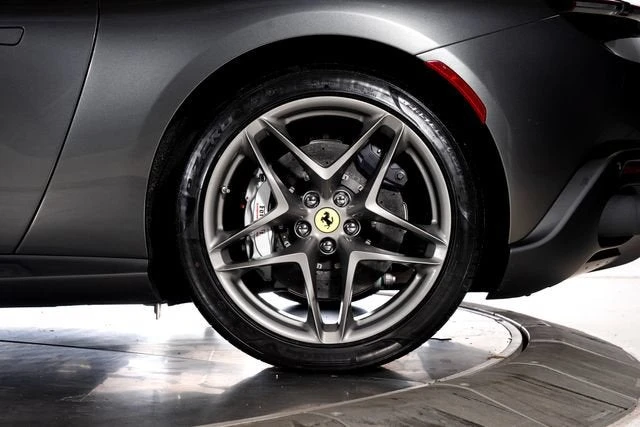2026 Ferrari Roma Spider - Image 18 of 31