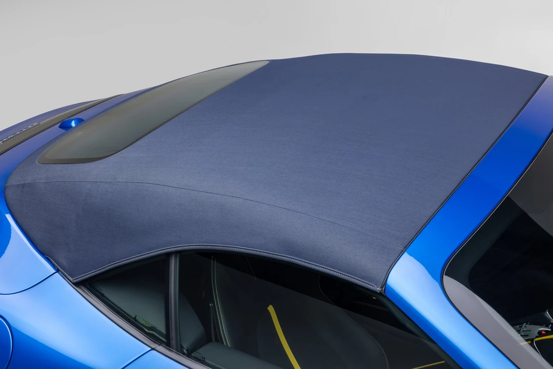 2026 Ferrari Roma Spider - Image 16 of 31