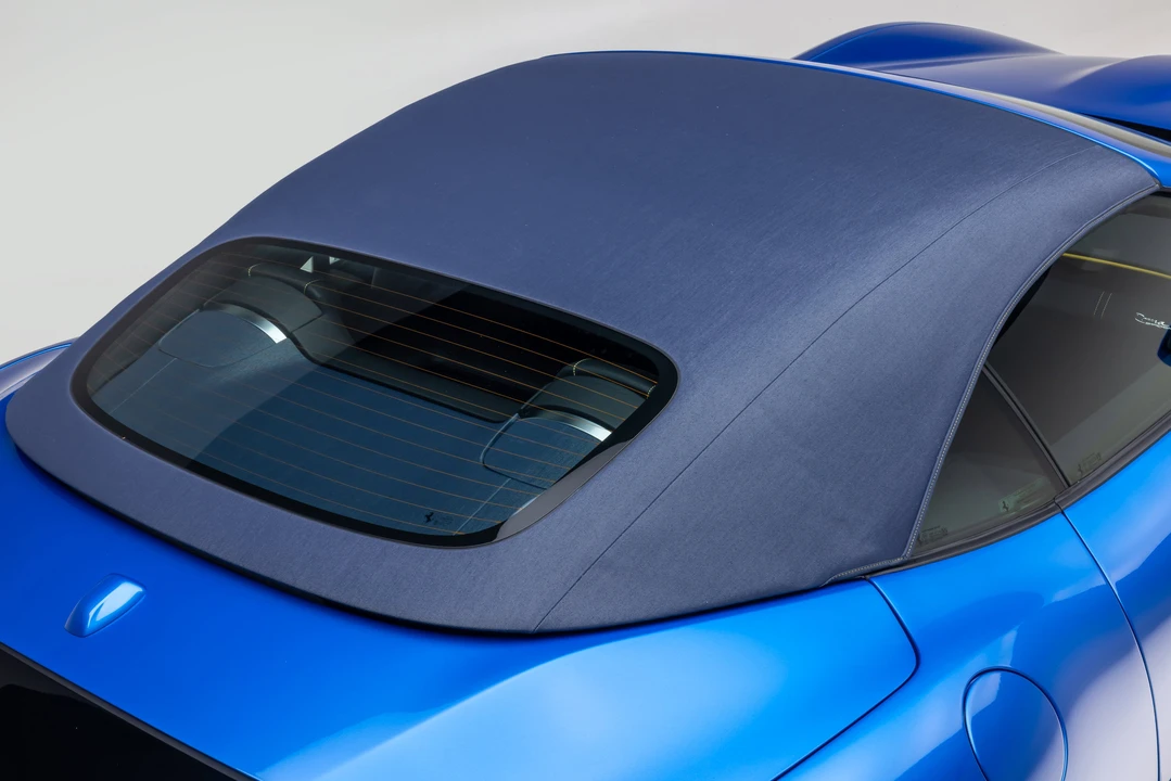 2026 Ferrari Roma Spider - Image 17 of 31