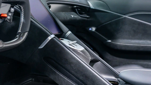 2026 Ferrari Roma Spider - Image 8 of 16