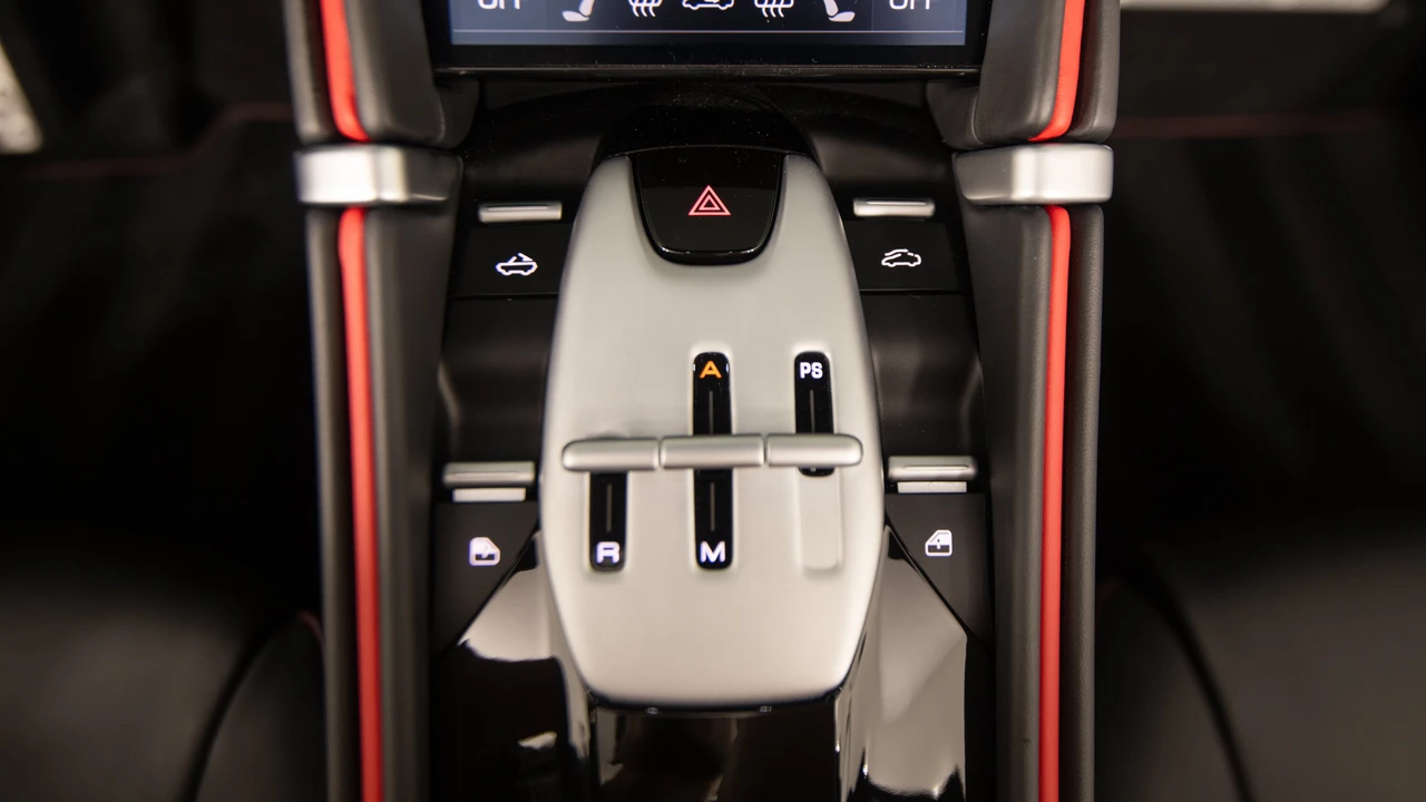 2026 Ferrari Roma Spider - Image 26 of 31