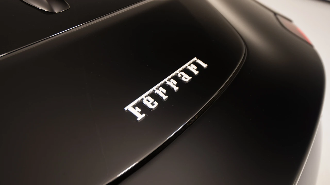 2026 Ferrari Roma Spider - Image 13 of 31