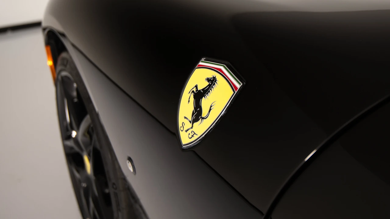 2026 Ferrari Roma Spider - Image 10 of 31