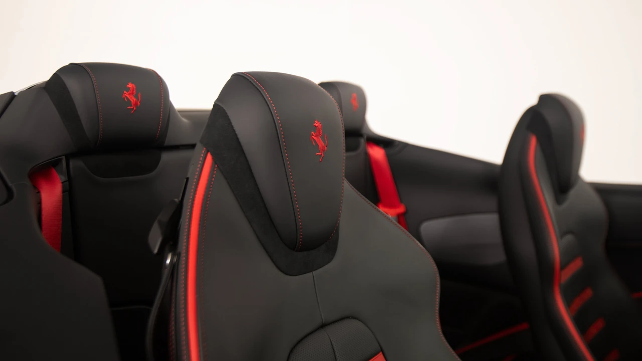 2026 Ferrari Roma Spider - Image 29 of 31
