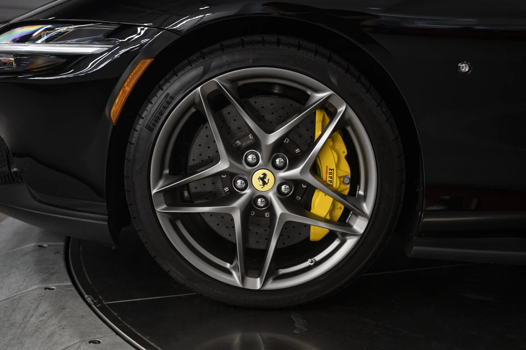 2026 Ferrari Roma Spider - Image 19 of 31