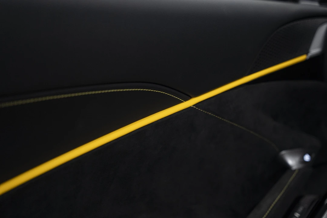 2026 Ferrari Roma Spider - Image 22 of 31