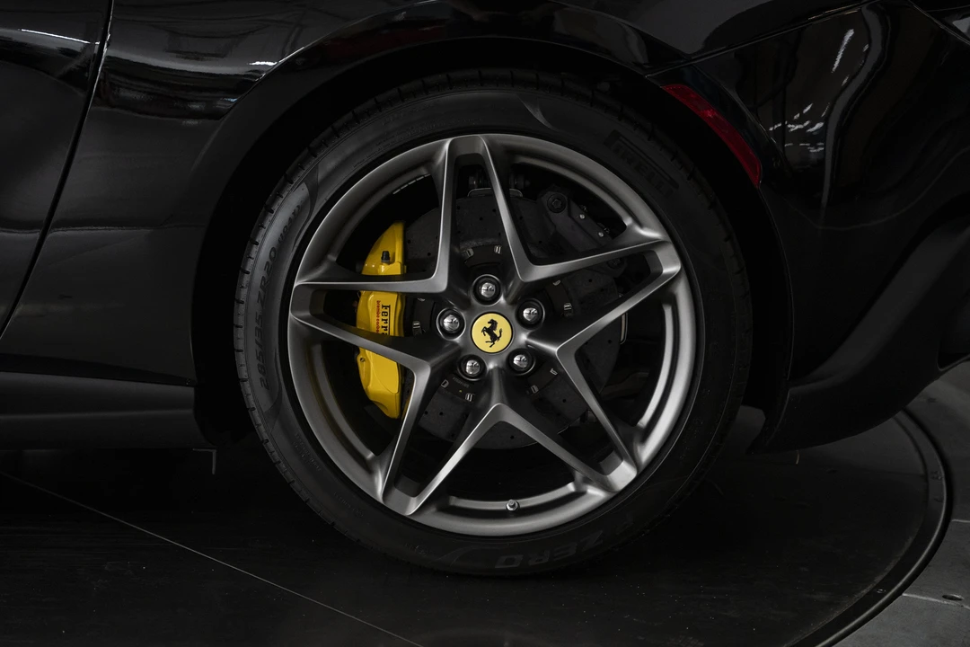 2026 Ferrari Roma Spider - Image 20 of 31