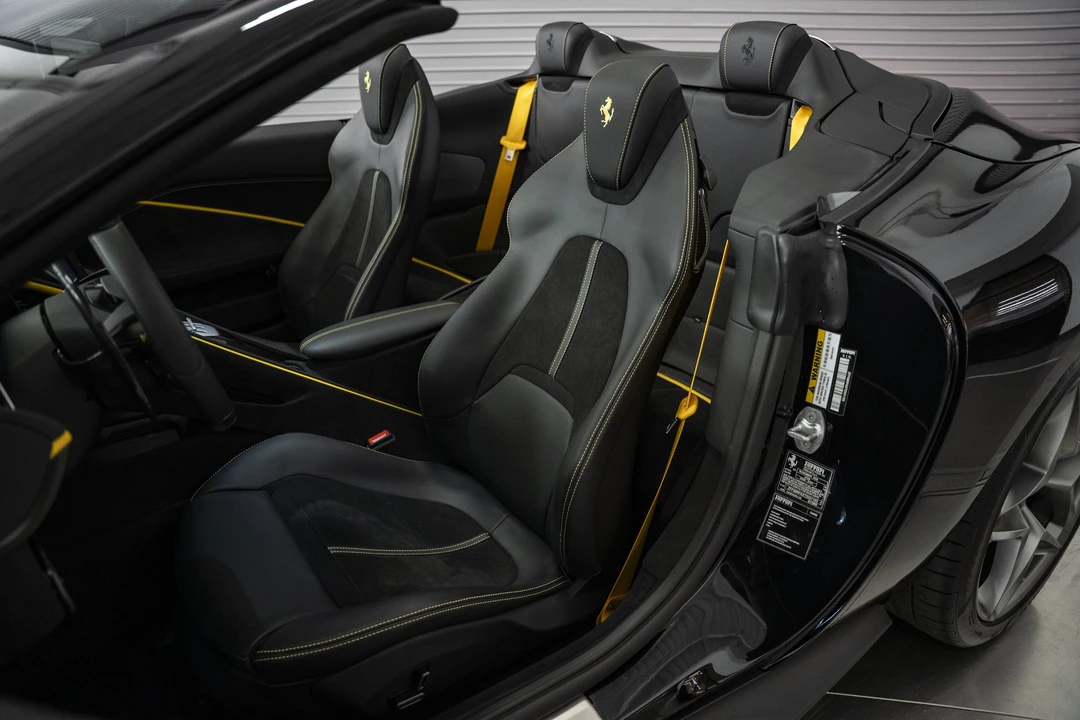 2026 Ferrari Roma Spider - Image 26 of 31