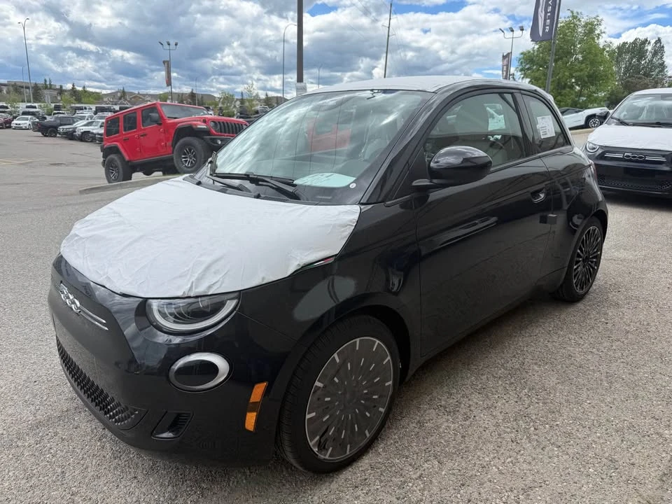 2026 Fiat 500e - Image 3 of 18