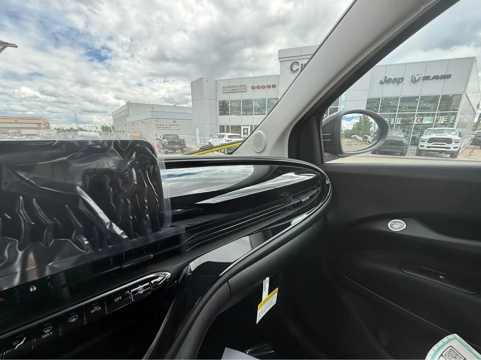 2026 Fiat 500e - Image 16 of 18
