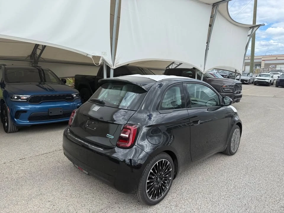 2026 Fiat 500e - Image 9 of 18