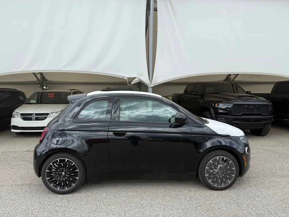 2026 Fiat 500e - Image 10 of 18