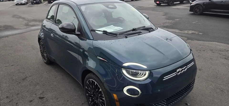 2026 Fiat 500e - Image 6 of 9