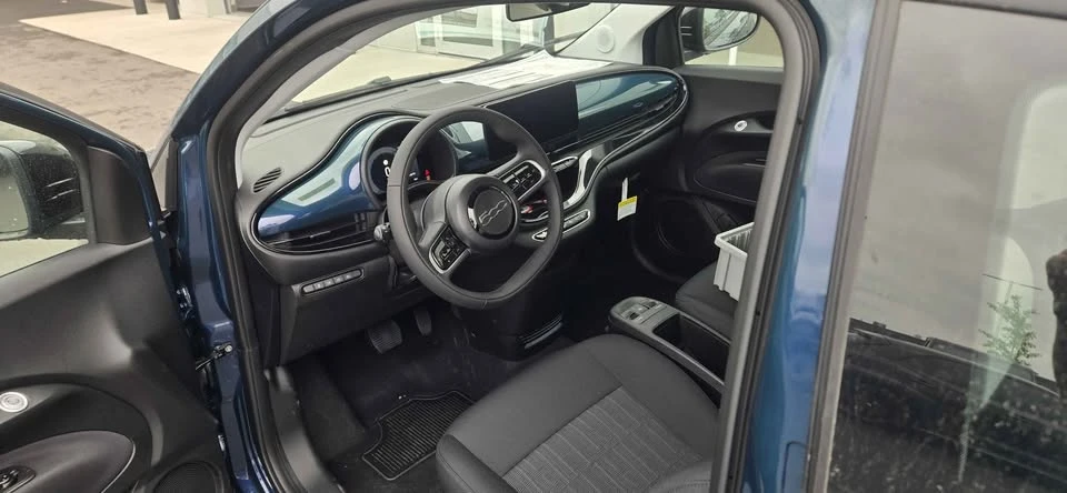 2026 Fiat 500e - Image 7 of 9
